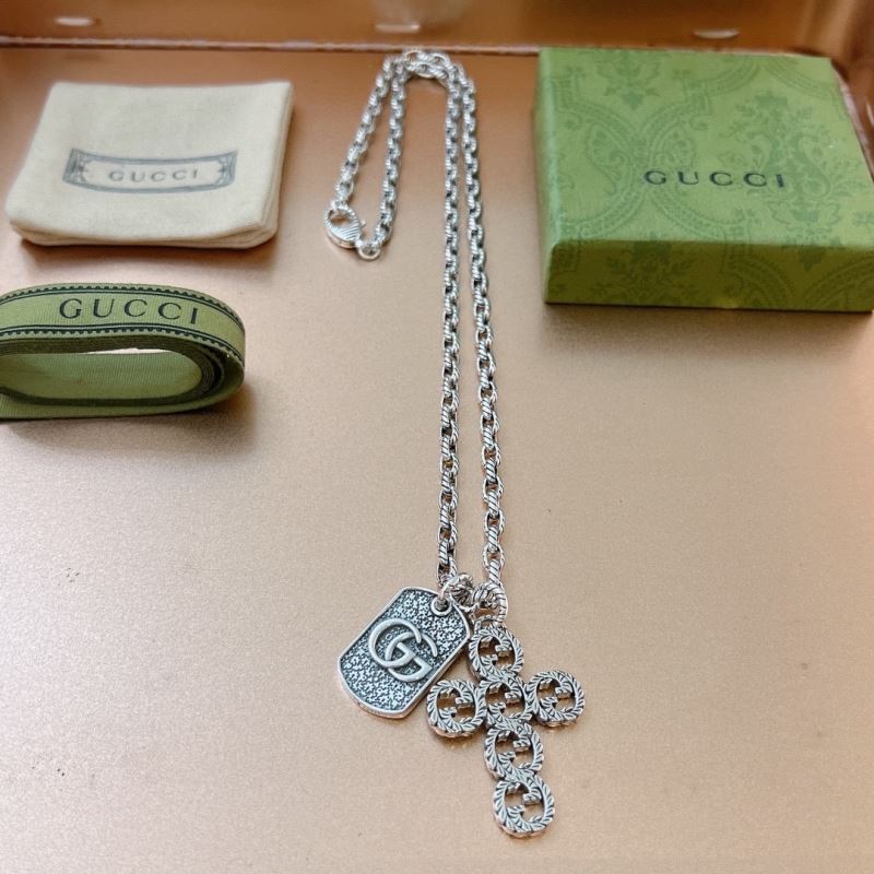 G*u*i necklaces
